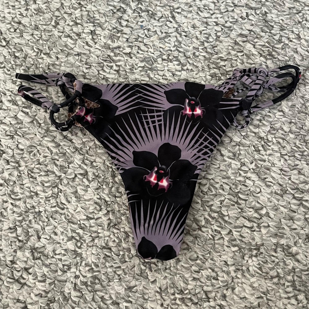 Acacia bikini bottom